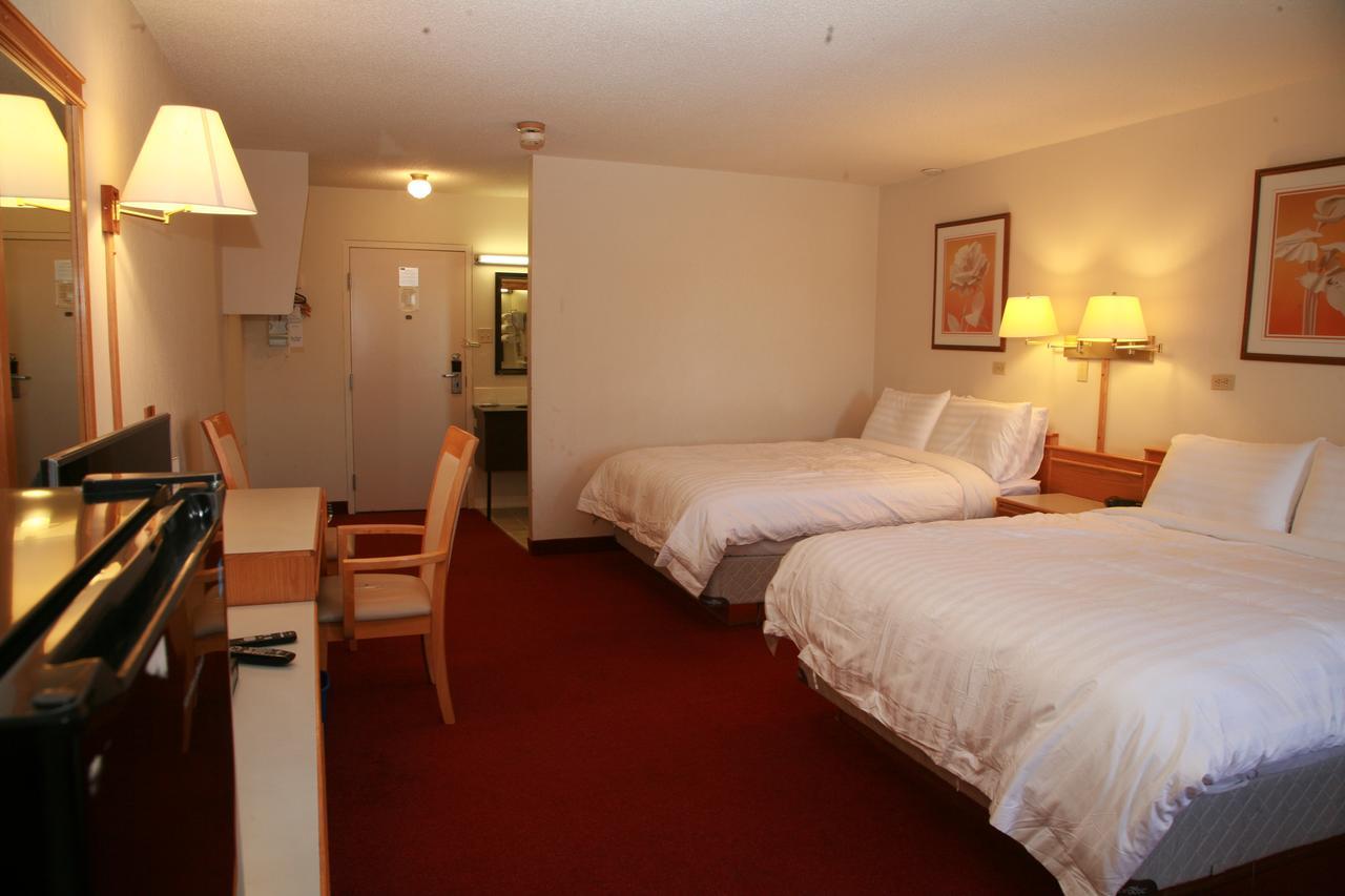 Widus Inn Swift Current Bagian luar foto